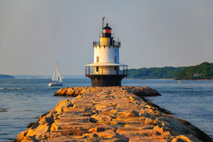 Image forA Guide to Boating New England: From Newport to Nantucket and Lighthouses to Lobster Pots